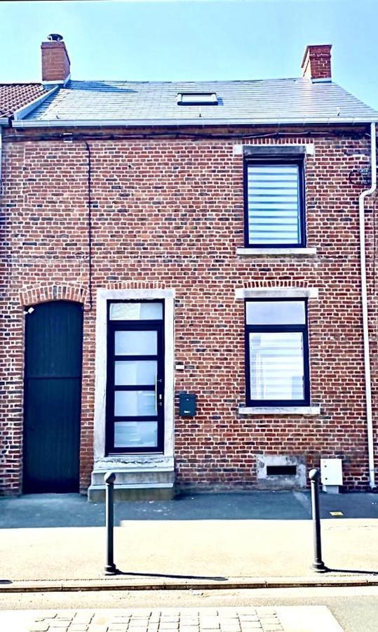 Maison Proche Du Centre Ville De La Gare L Aeroport De Charleroi Eksteriør billede