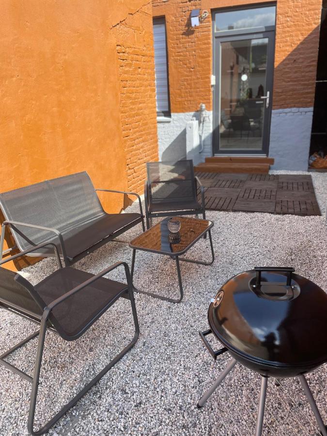 Maison Proche Du Centre Ville De La Gare L Aeroport De Charleroi Eksteriør billede